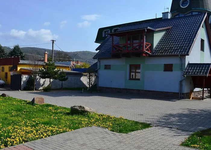 게스트하우스 Silver Zarnovica